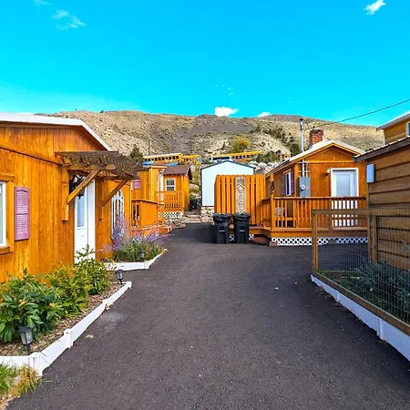 Yellowstone'S Treasure Cabins